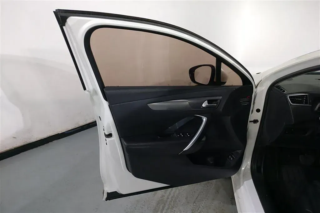 2014 DS 5LS 1.8L 139HP L4 6AT,autocango,china used car exporter,china ev exporter,chinese used car exporter,chinese used ev exporter