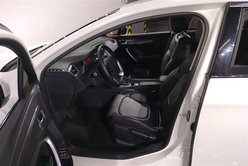 2014 DS 5LS 1.8L 139HP L4 6AT,autocango,china used car exporter,china ev exporter,chinese used car exporter,chinese used ev exporter