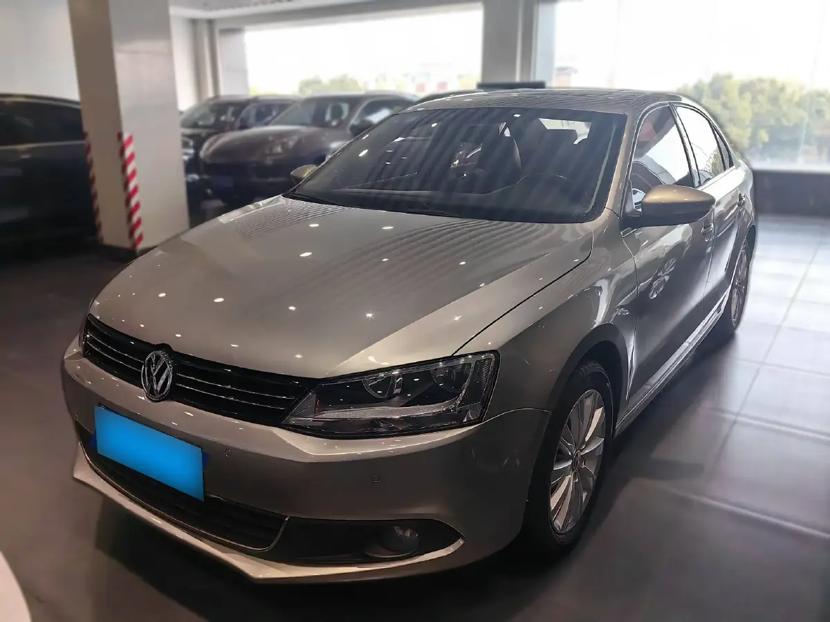 2014 Volkswagen Sagitar 1.4T 131HP L4 7DCT