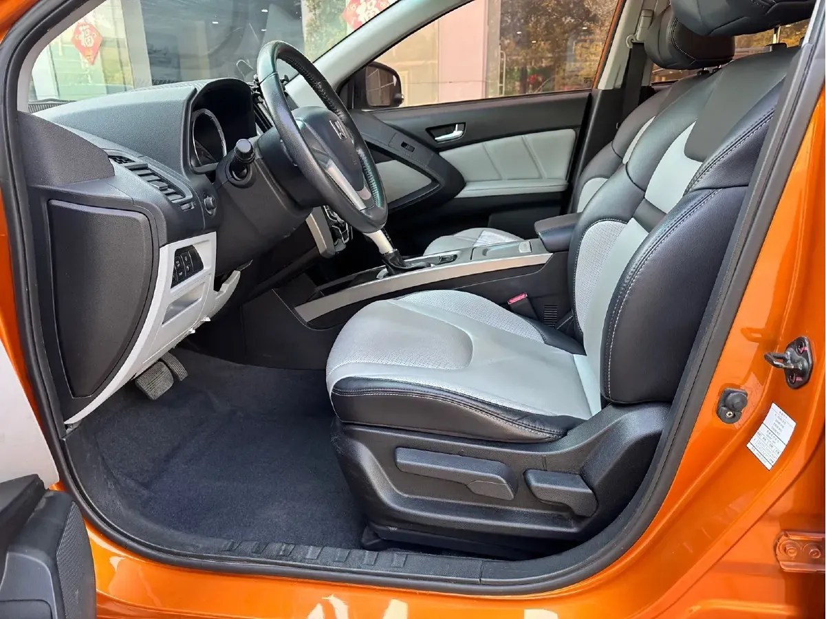 2014 Luxgen 6 SUV 1.8T 158HP L4 5AT,autocango,china used car exporter,china ev exporter,chinese used car exporter,chinese used ev exporter