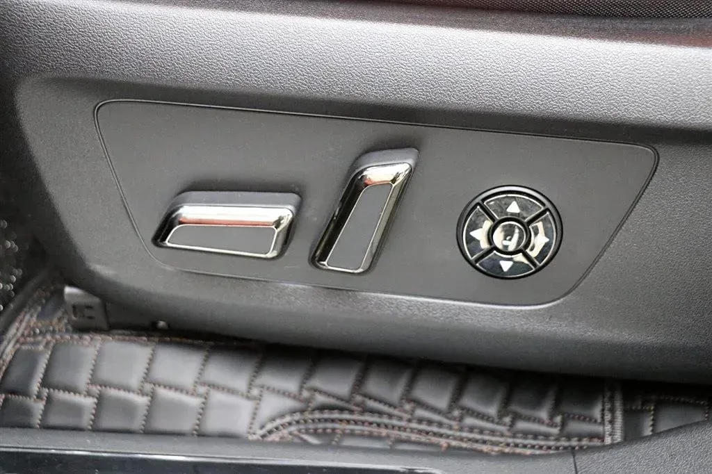 2023 Cyberspace 300 2.0T 227HP L4 8AT,autocango,china used car exporter,china ev exporter,chinese used car exporter,chinese used ev exporter