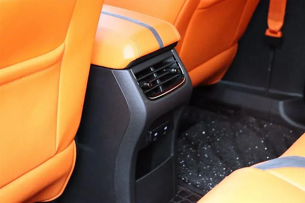 2023 Cyberspace 300 2.0T 227HP L4 8AT,autocango,china used car exporter,china ev exporter,chinese used car exporter,chinese used ev exporter