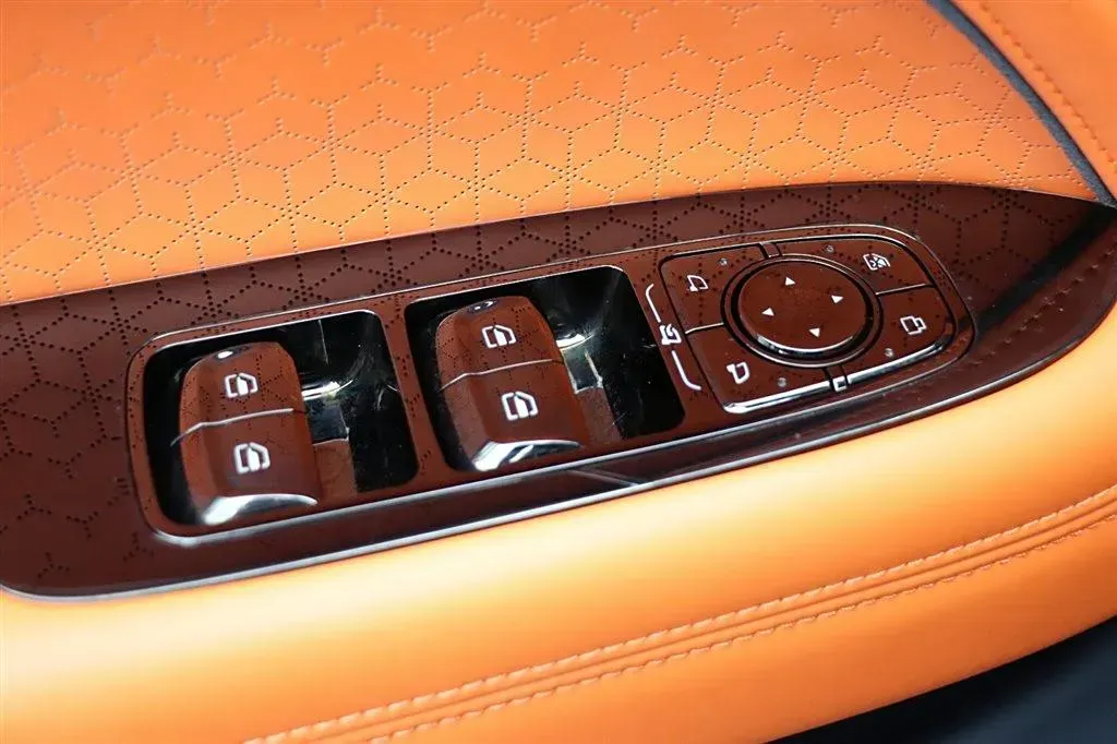 2023 Cyberspace 300 2.0T 227HP L4 8AT,autocango,china used car exporter,china ev exporter,chinese used car exporter,chinese used ev exporter