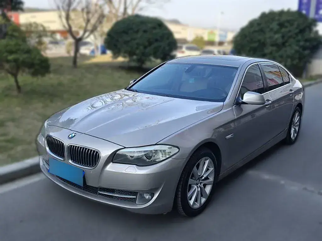 2012 BMW 5 Series 3.0L 258HP L6 8AT