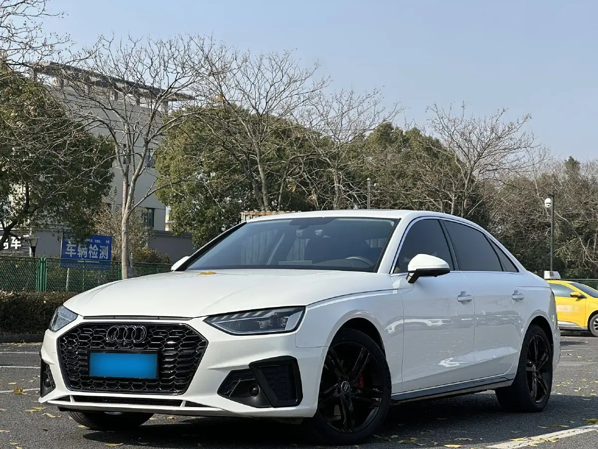 2022 Audi A4L 2.0T 190HP L4 7DCT