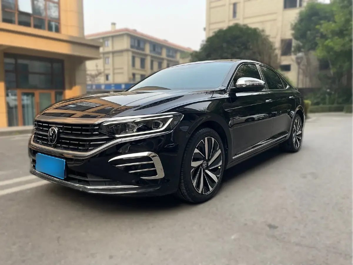 2023 Volkswagen Passat 2.0T 186HP L4 7DCT