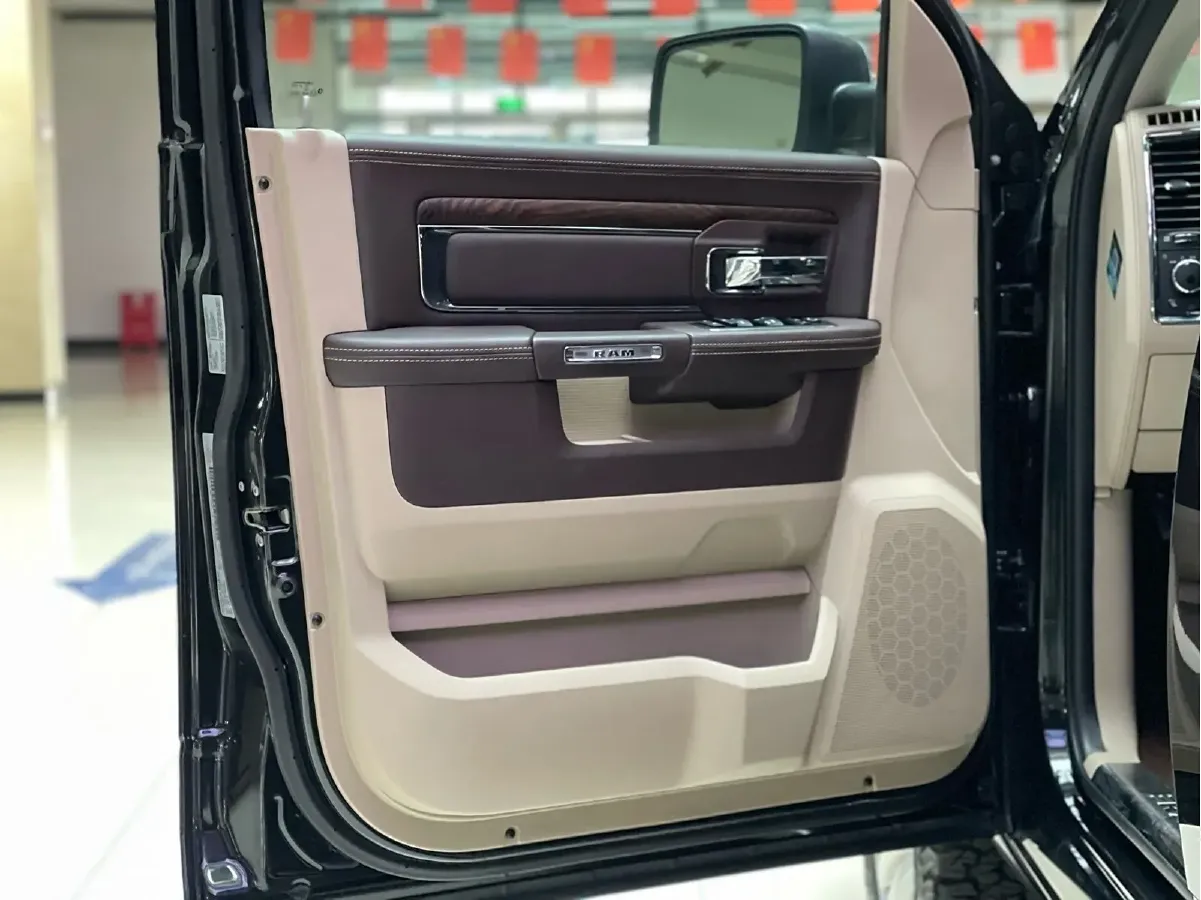 2011 RAM Trucks 5.7L 395HP V8 5AT,autocango,china used car exporter,china ev exporter,chinese used car exporter,chinese used ev exporter