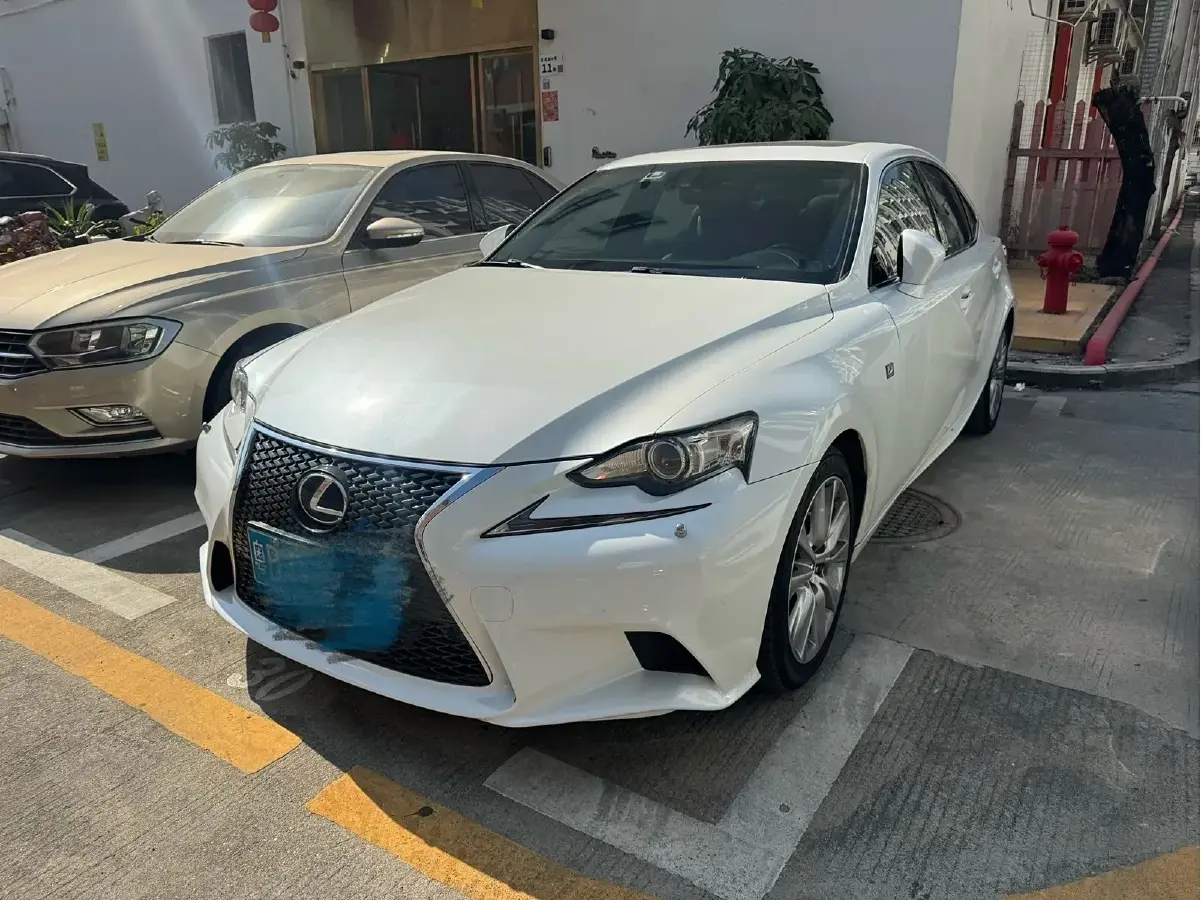 2015 Lexus IS 2.0T 245HP L4 8AT