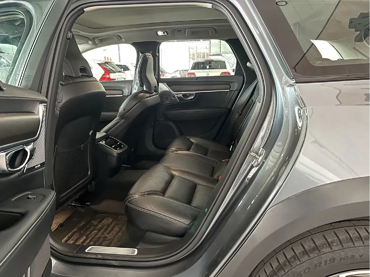 2017 Volvo V90 2.0T 254HP L4 8AT,autocango,china used car exporter,china ev exporter,chinese used car exporter,chinese used ev exporter