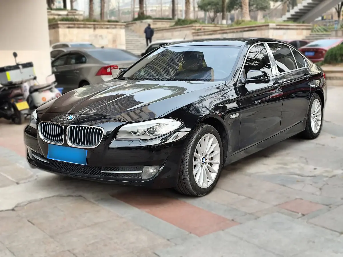 2012 BMW 5 Series 3.0L 258HP L6 8AT