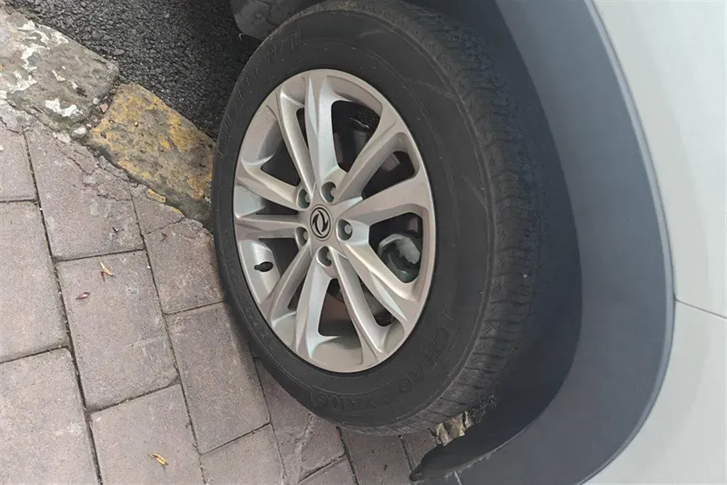 2019 DongFeng Fengon Fengon S560 1.8L 139HP L4 CVT,autocango,china used car exporter,china ev exporter,chinese used car exporter,chinese used ev exporter