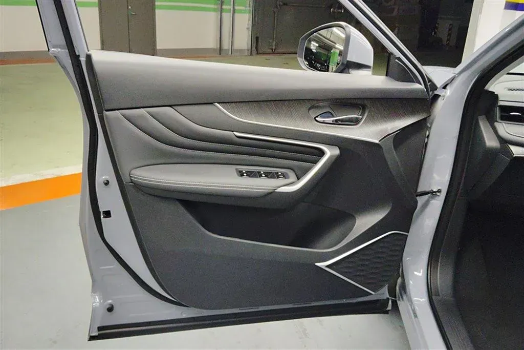 2023 Venucia Grand V DD-i 1.5T 163HP L4 E-CVT PHEV 18.4KWH,autocango,china used car exporter,china ev exporter,chinese used car exporter,chinese used ev exporter