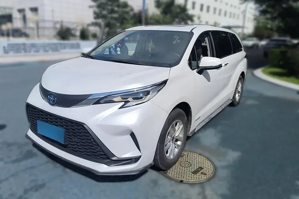 2023 Toyota Granvia 2.5L 189HP L4 E-CVT Hybrid