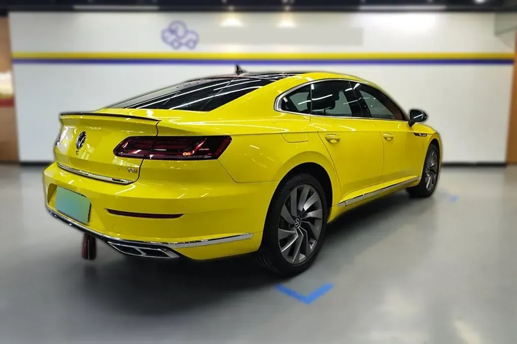 2023 Volkswagen CC 2.0T 220HP L4 7DCT,autocango,china used car exporter,china ev exporter,chinese used car exporter,chinese used ev exporter