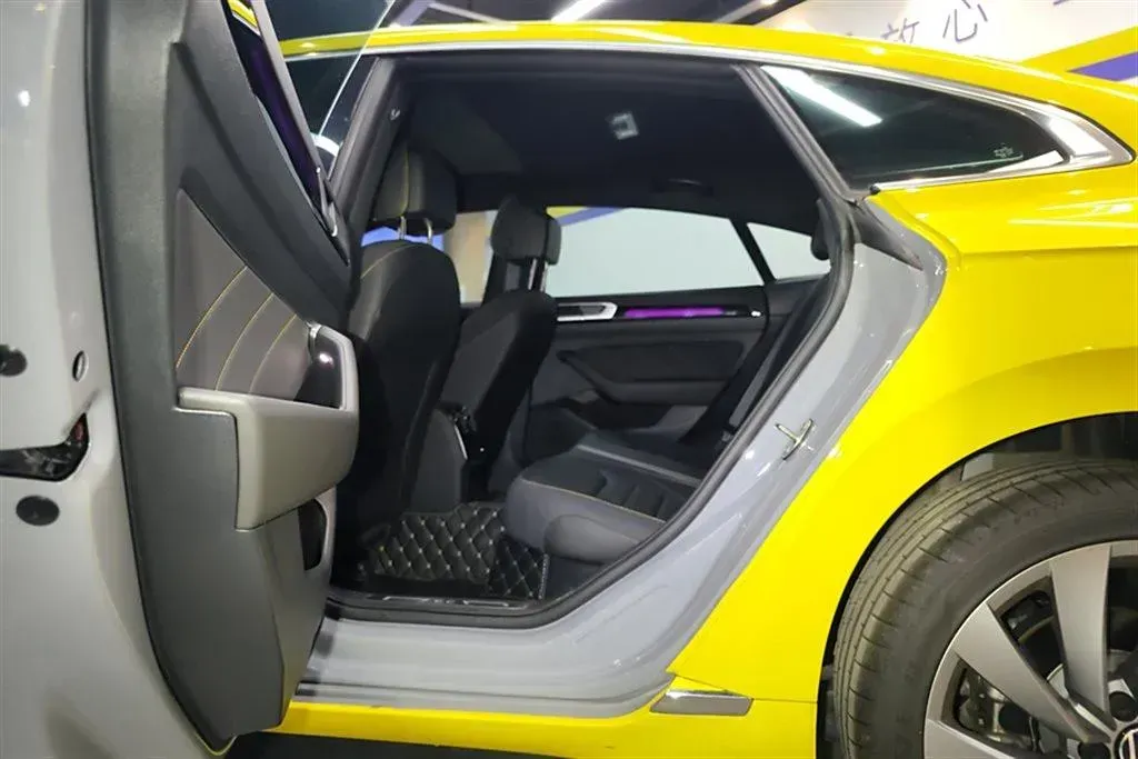 2023 Volkswagen CC 2.0T 220HP L4 7DCT,autocango,china used car exporter,china ev exporter,chinese used car exporter,chinese used ev exporter