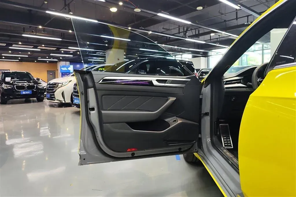 2023 Volkswagen CC 2.0T 220HP L4 7DCT,autocango,china used car exporter,china ev exporter,chinese used car exporter,chinese used ev exporter