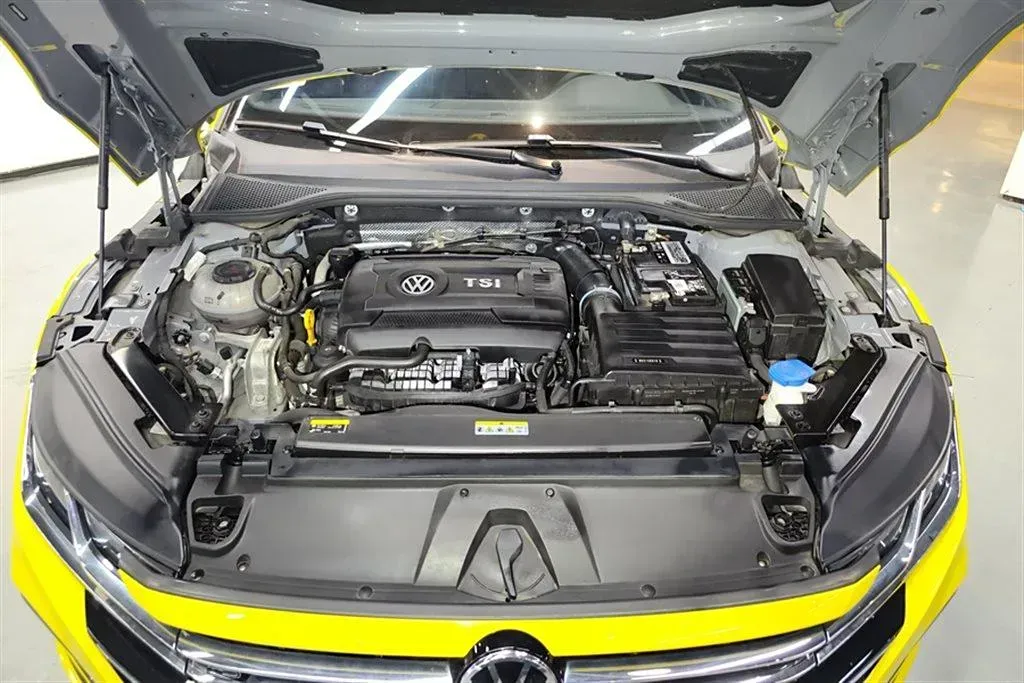 2023 Volkswagen CC 2.0T 220HP L4 7DCT,autocango,china used car exporter,china ev exporter,chinese used car exporter,chinese used ev exporter