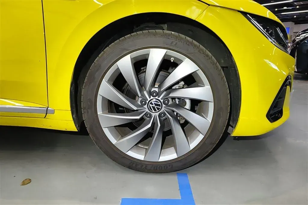 2023 Volkswagen CC 2.0T 220HP L4 7DCT,autocango,china used car exporter,china ev exporter,chinese used car exporter,chinese used ev exporter