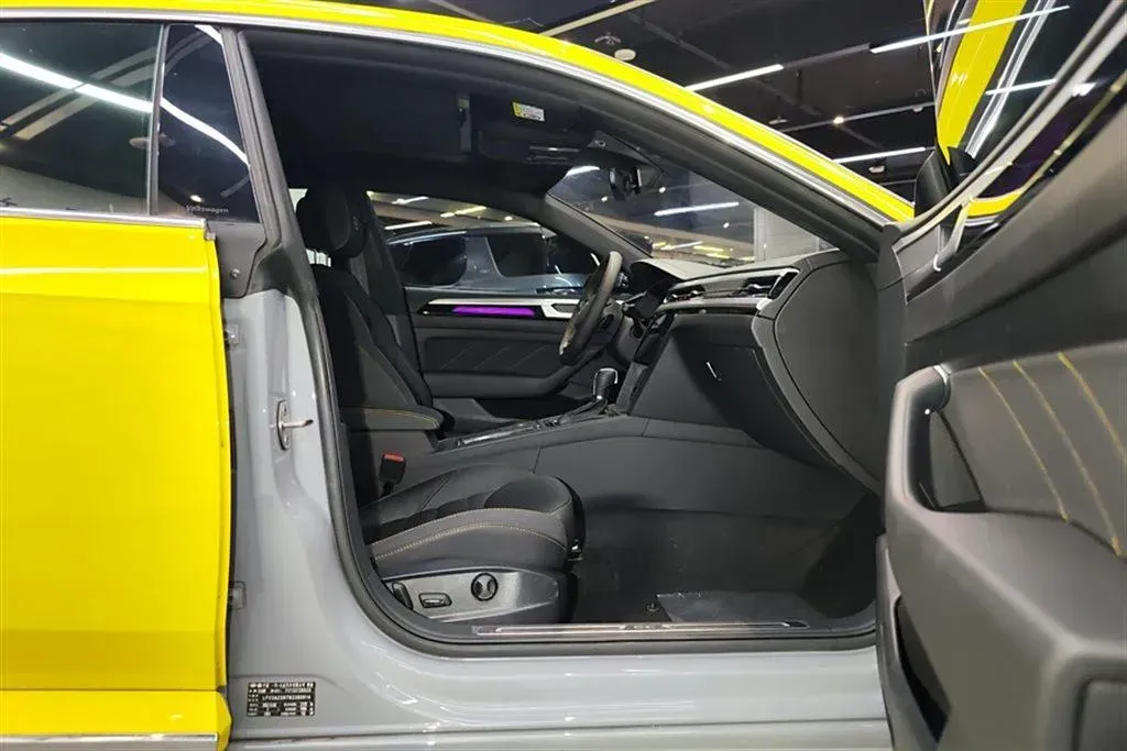 2023 Volkswagen CC 2.0T 220HP L4 7DCT,autocango,china used car exporter,china ev exporter,chinese used car exporter,chinese used ev exporter