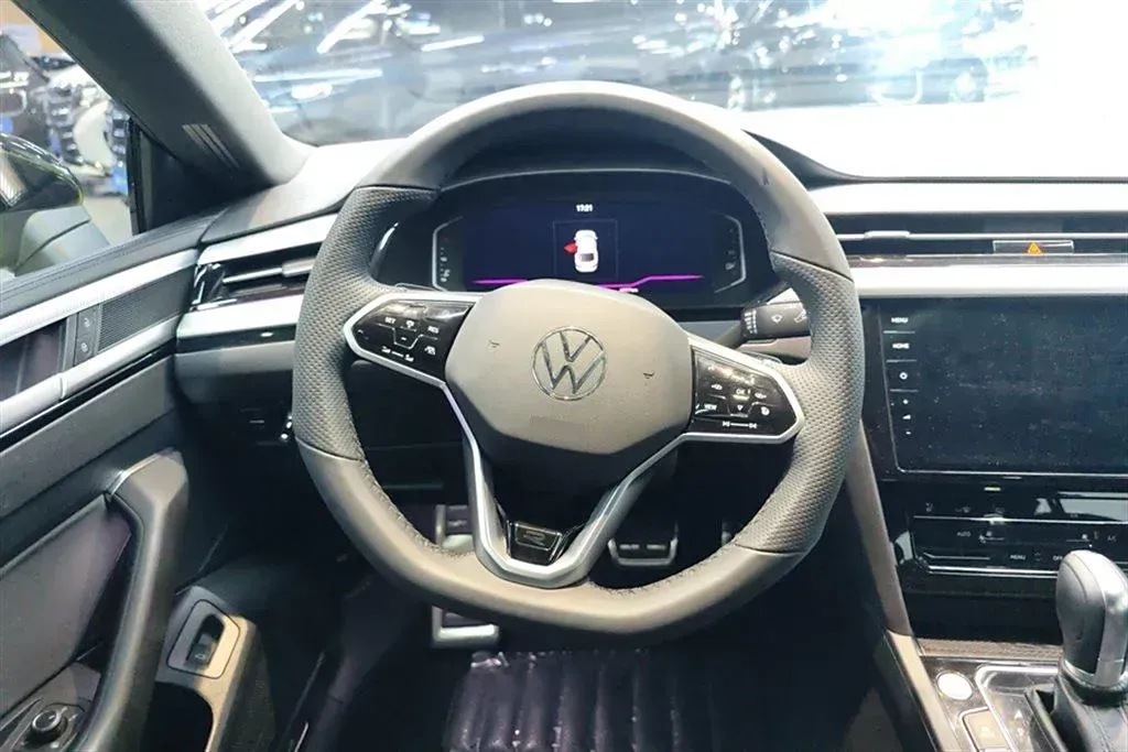 2023 Volkswagen CC 2.0T 220HP L4 7DCT,autocango,china used car exporter,china ev exporter,chinese used car exporter,chinese used ev exporter