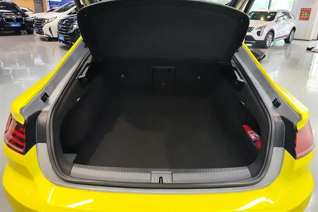 2023 Volkswagen CC 2.0T 220HP L4 7DCT,autocango,china used car exporter,china ev exporter,chinese used car exporter,chinese used ev exporter