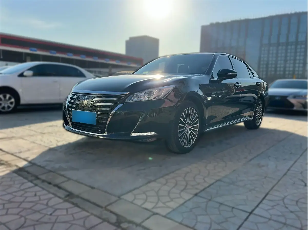 2018 Toyota Crown 2.0T 235HP L4 8AT