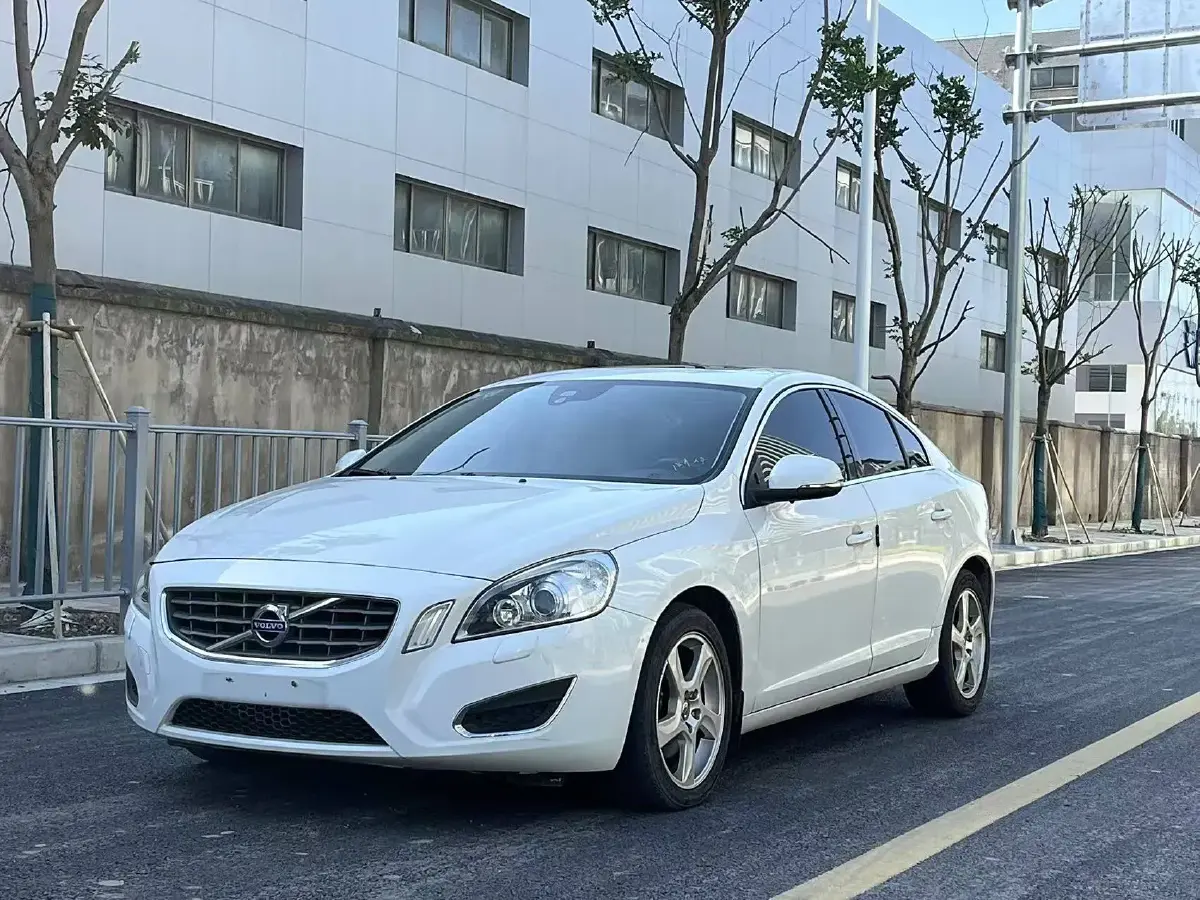 2011 Volvo S60 2.0T 203HP L4 6DCT