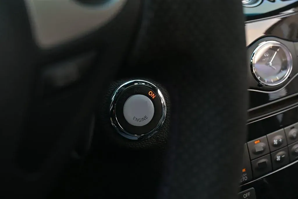 2015 Infiniti QX70 3.7L 351HP V6 7AT,autocango,china used car exporter,china ev exporter,chinese used car exporter,chinese used ev exporter