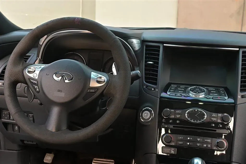 2015 Infiniti QX70 3.7L 351HP V6 7AT,autocango,china used car exporter,china ev exporter,chinese used car exporter,chinese used ev exporter