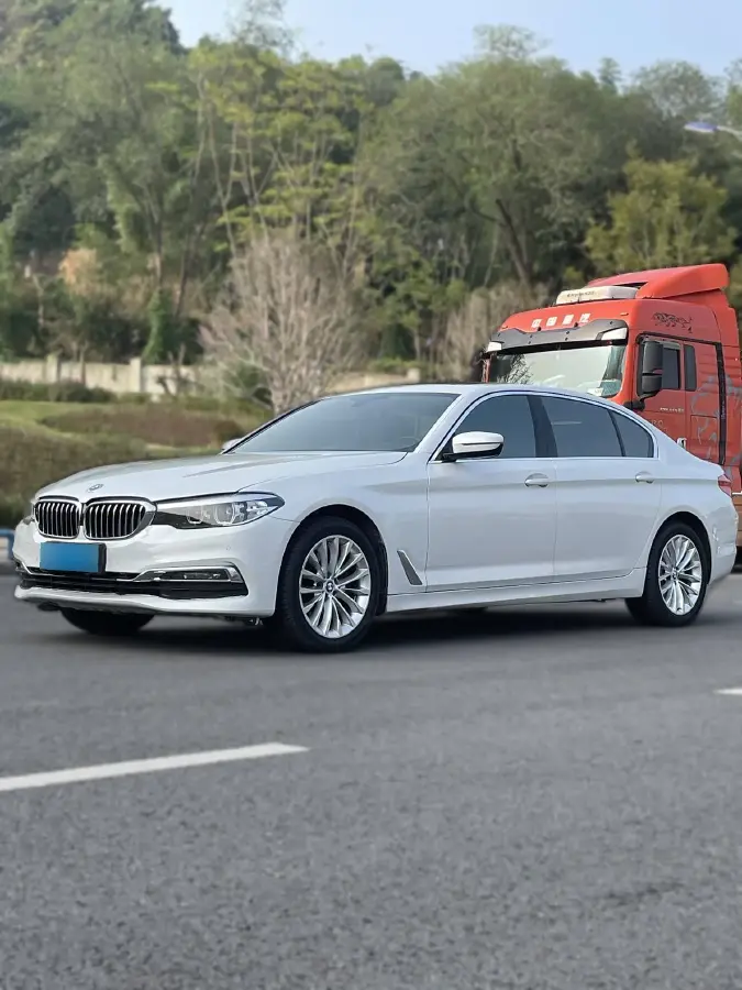 2019 BMW 5 Series 2.0T 184HP L4 8AT