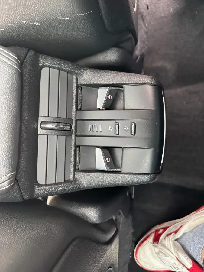 2013 DS 5 1.6T 200HP L4 6AT,autocango,china used car exporter,china ev exporter,chinese used car exporter,chinese used ev exporter