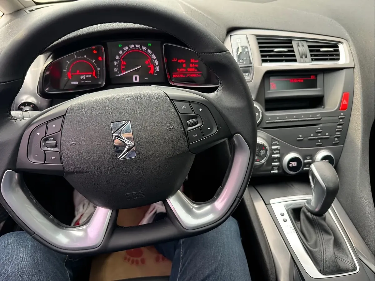 2013 DS 5 1.6T 200HP L4 6AT,autocango,china used car exporter,china ev exporter,chinese used car exporter,chinese used ev exporter