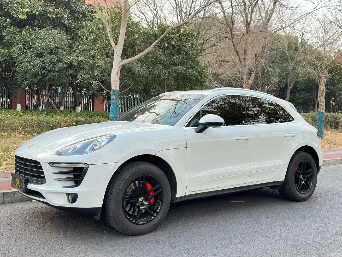 2017 Porsche Macan 2.0T 252HP L4 7DCT