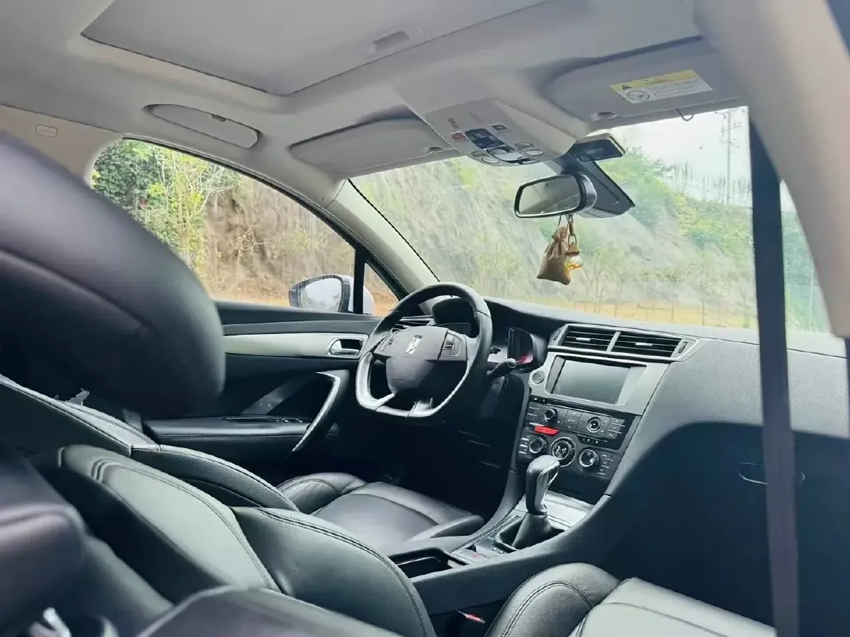 2014 DS 5LS 1.6T 163HP L4 6AT,autocango,china used car exporter,china ev exporter,chinese used car exporter,chinese used ev exporter