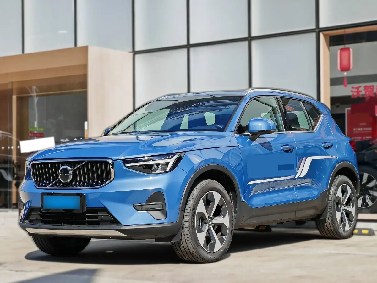 2023 Volvo XC40 2.0T 197HP L4 7DCT