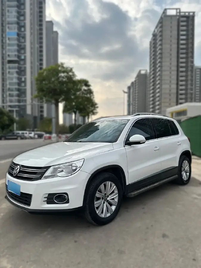 2013 Volkswagen Tiguan 2.0T 200HP L4 6AT