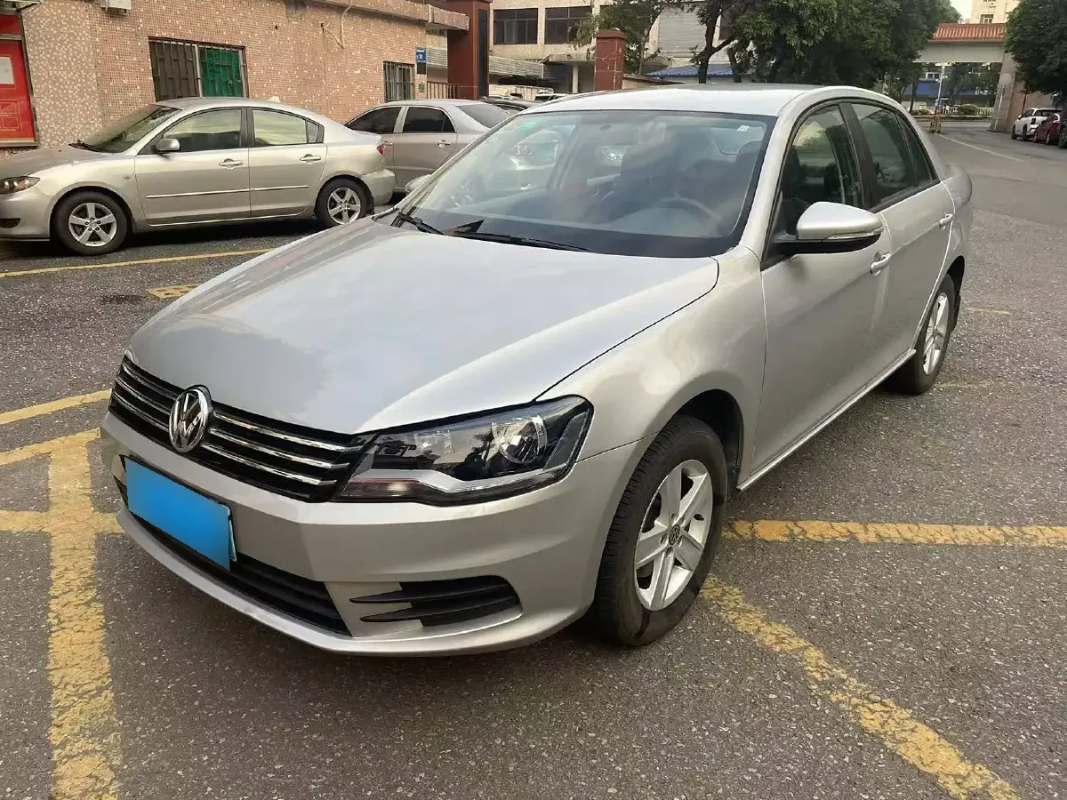2013 Volkswagen Bora 1.6L 105HP L4 5MT