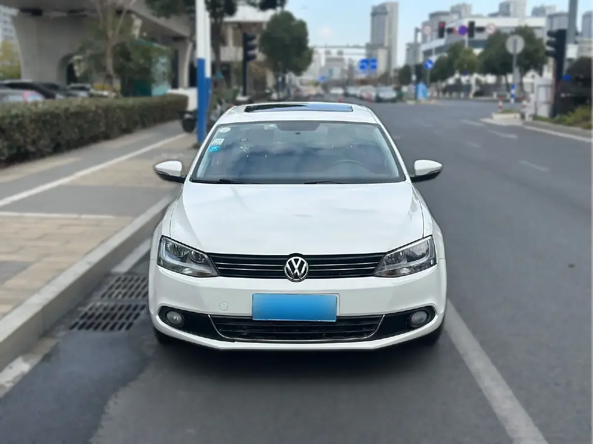 2014 Volkswagen Sagitar 1.6L 105HP L4 6AT