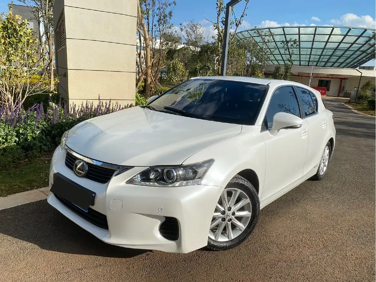 2013 Lexus CT 1.8L 99HP L4 E-CVT Hybrid