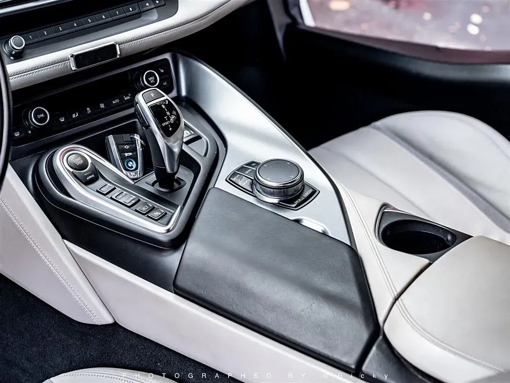 2014 BMW i8 1.5T 231HP L3 6AT PHEV 7.1KWH,autocango,china used car exporter,china ev exporter,chinese used car exporter,chinese used ev exporter