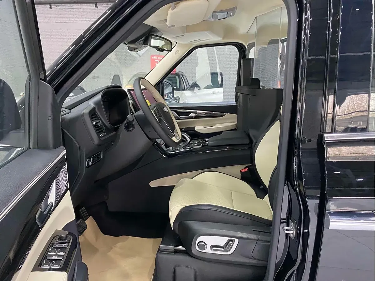 2022 LEVC TX Range Extended 163HP REEV 26KWH,autocango,china used car exporter,china ev exporter,chinese used car exporter,chinese used ev exporter