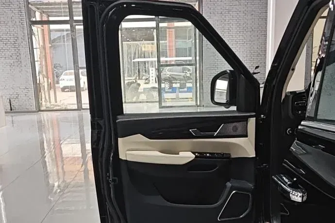 2022 LEVC TX Range Extended 163HP REEV 26KWH,autocango,china used car exporter,china ev exporter,chinese used car exporter,chinese used ev exporter