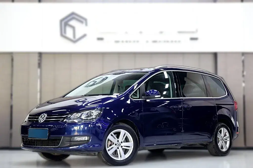 2018 Volkswagen Sharan 2.0T 220HP L4 6DCT