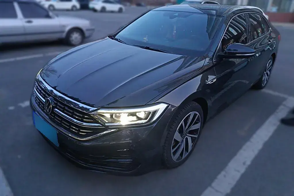 2023 Volkswagen Sagitar 1.5T 160HP L4 7DCT