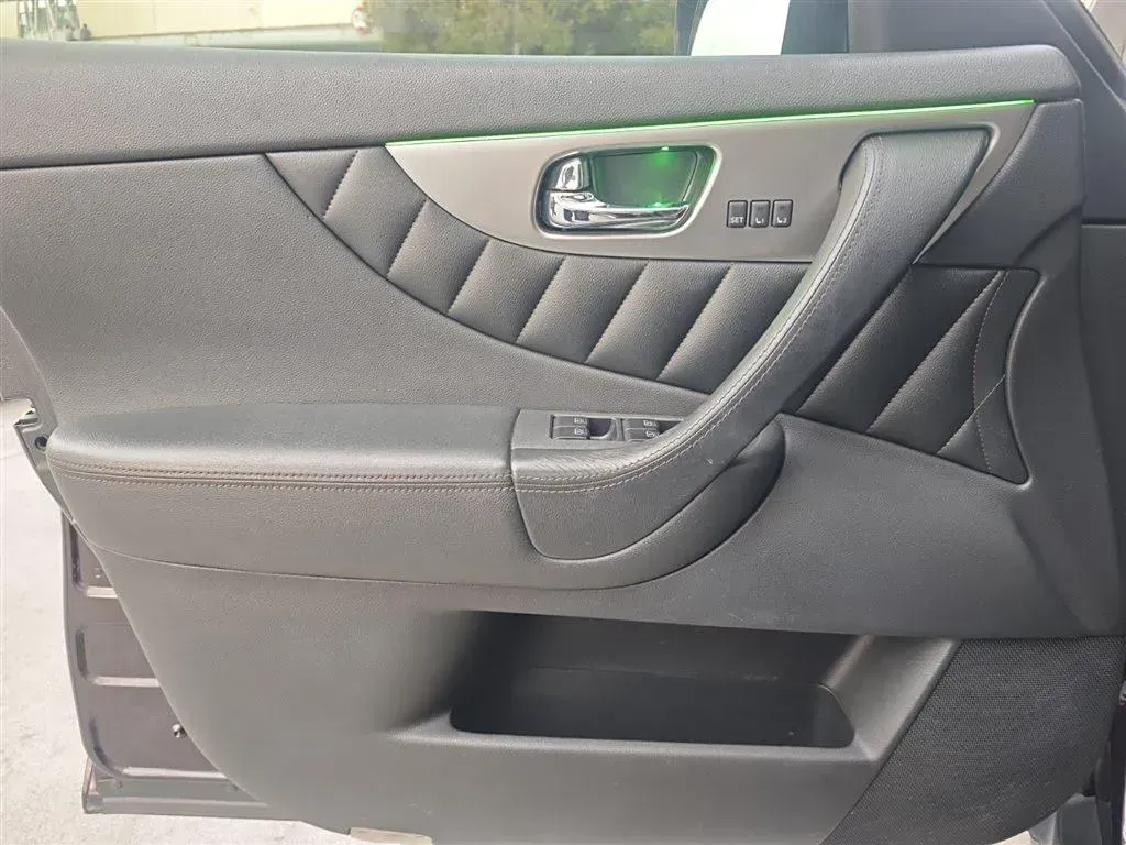 2013 Infiniti QX70 3.7L 351HP V6 7AT,autocango,china used car exporter,china ev exporter,chinese used car exporter,chinese used ev exporter