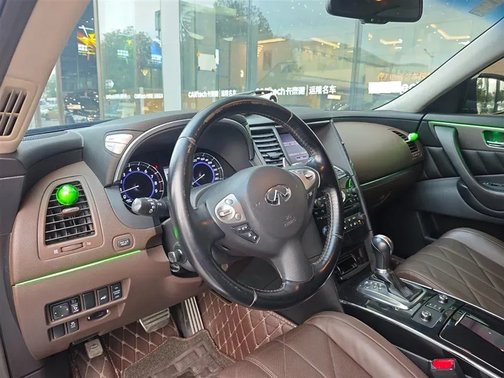 2013 Infiniti QX70 3.7L 351HP V6 7AT,autocango,china used car exporter,china ev exporter,chinese used car exporter,chinese used ev exporter