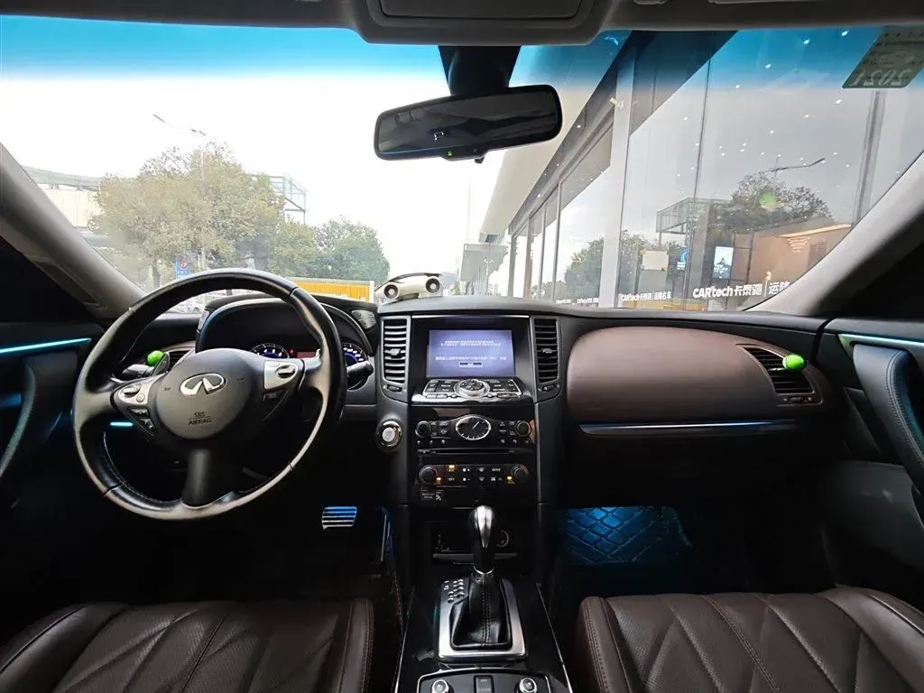 2013 Infiniti QX70 3.7L 351HP V6 7AT,autocango,china used car exporter,china ev exporter,chinese used car exporter,chinese used ev exporter