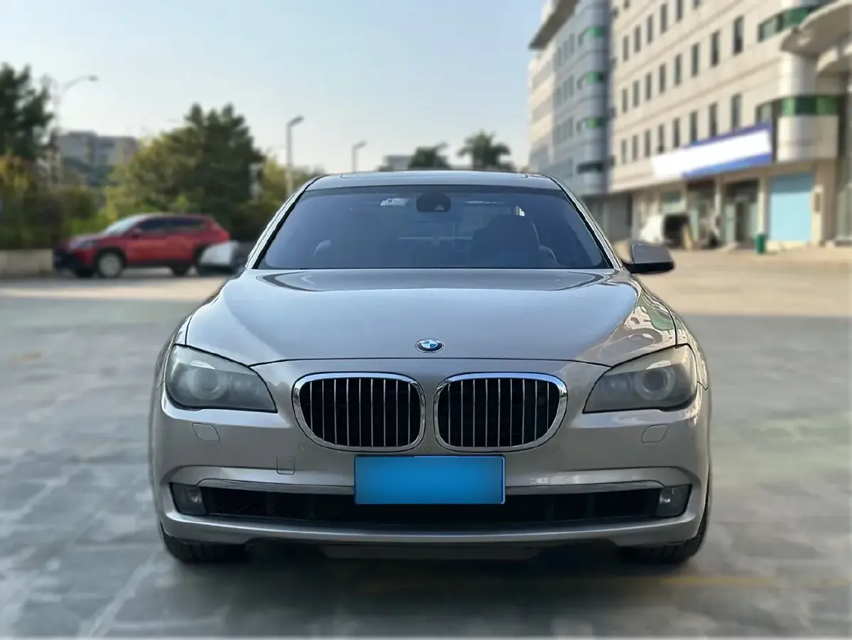 2012 BMW 7 Series 6.0T 544HP V12 8AT