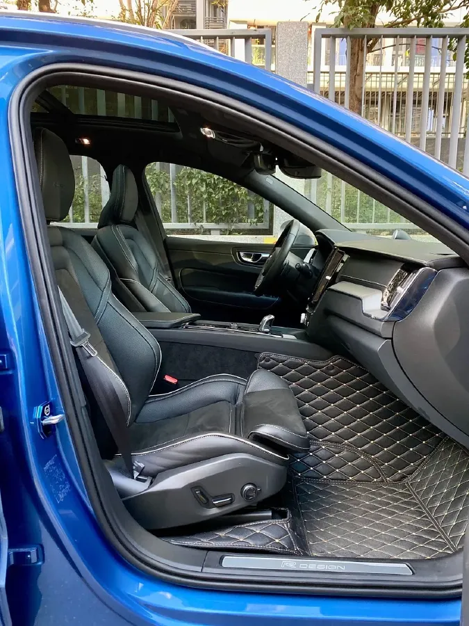 2019 Volvo XC60 PHEV 2.0T 320HP L4 8AT PHEV 10.1KWH,autocango,china used car exporter,china ev exporter,chinese used car exporter,chinese used ev exporter