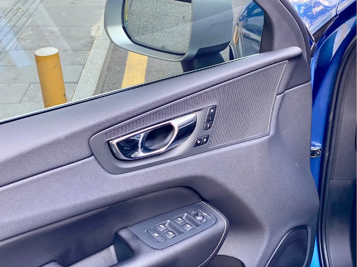 2019 Volvo XC60 PHEV 2.0T 320HP L4 8AT PHEV 10.1KWH,autocango,china used car exporter,china ev exporter,chinese used car exporter,chinese used ev exporter